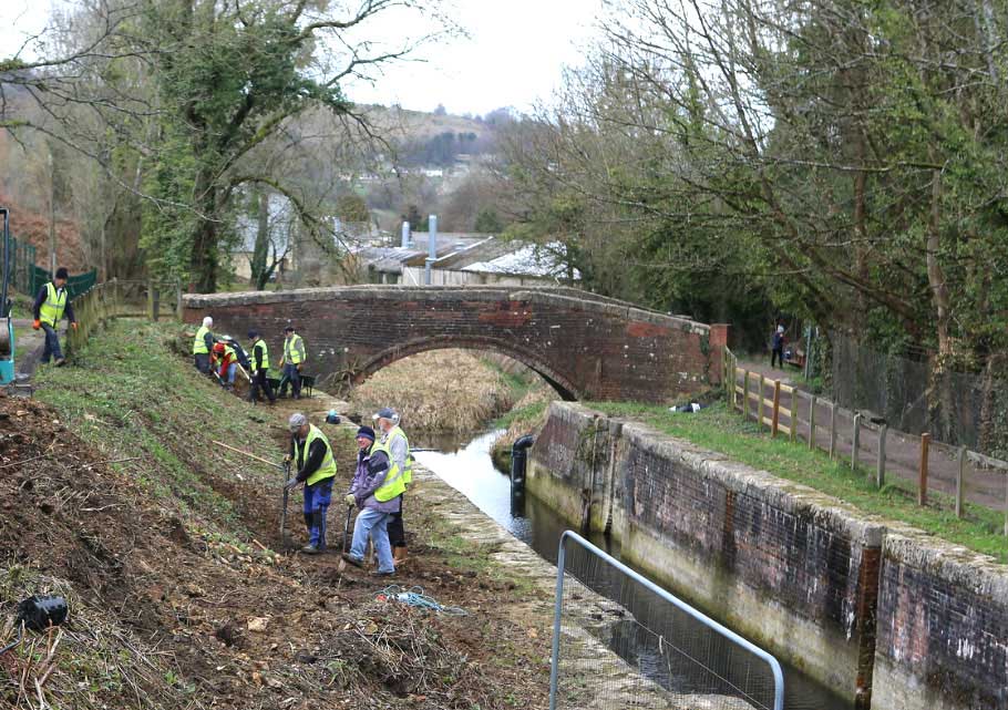 Gough's Orchard Lock and Bridge (Cotswold Canals Trust)