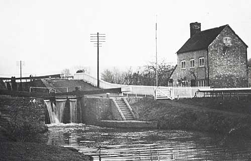 Ryeford Double Lock and cottage (Waterways Archive)