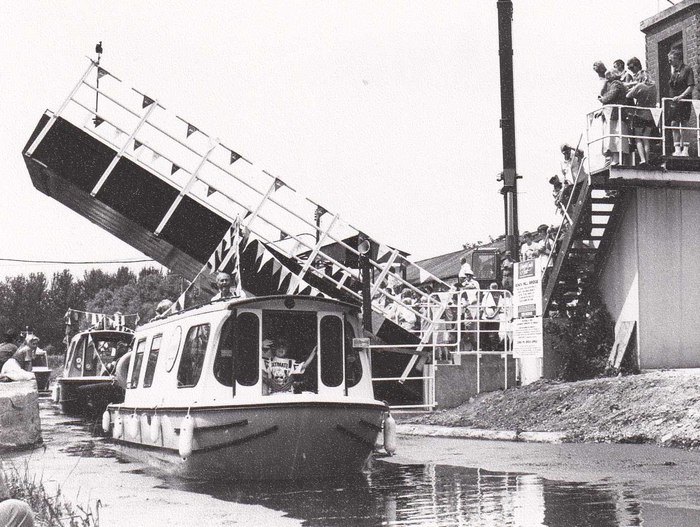 Opening of the new lift bridge 1994. (Cotswold Canals Trust)