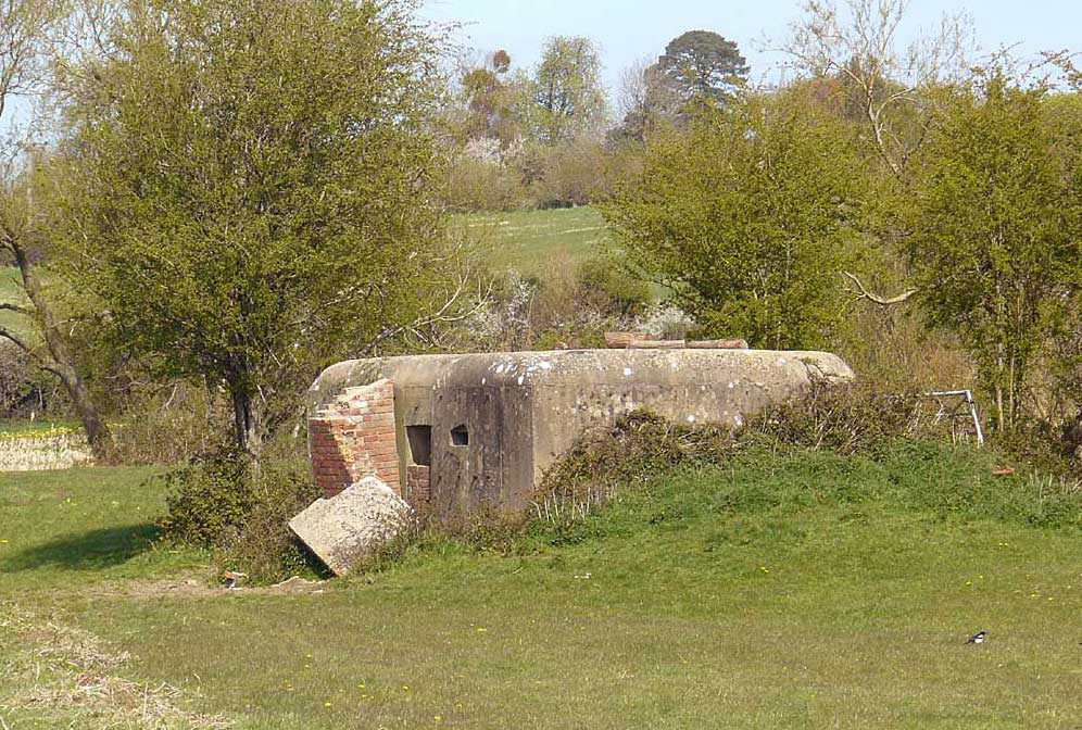 Pillbox near Bristol Road Wharf