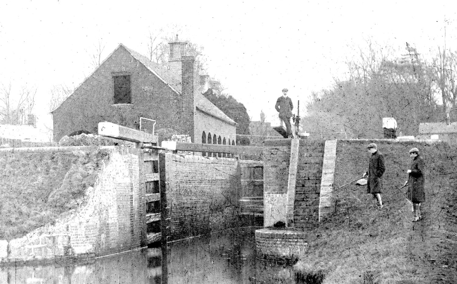 Dock Lock with the dry dock building alongside (Howard Beard)