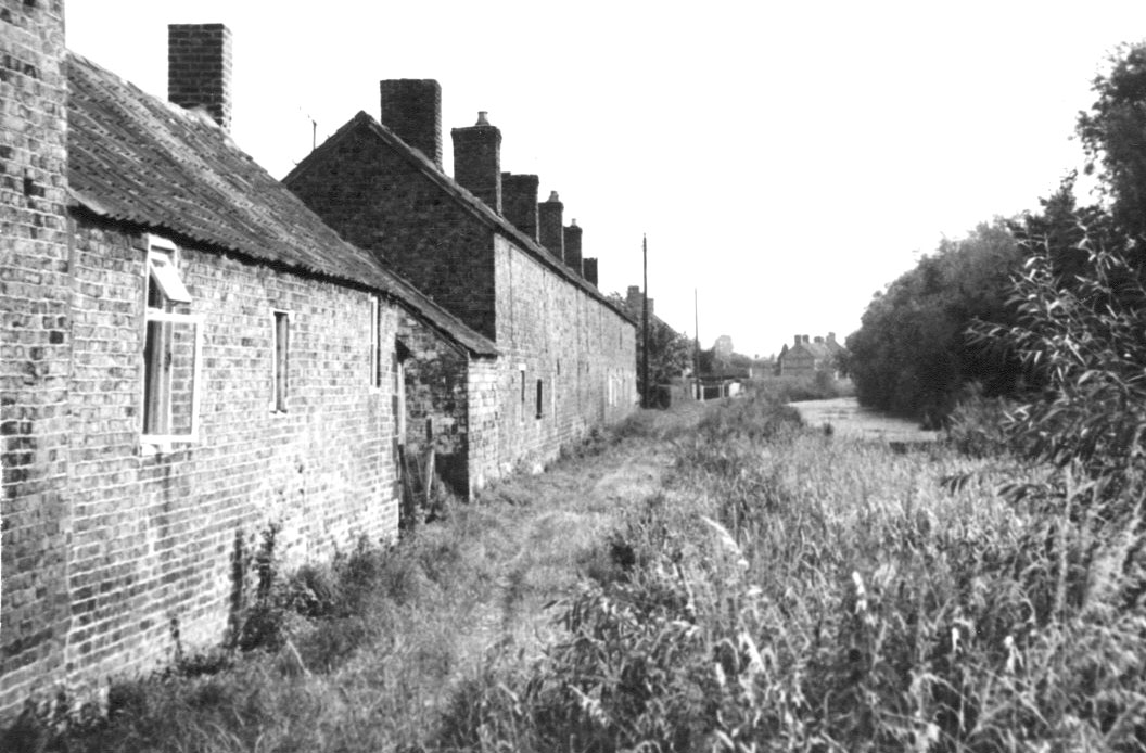 Long Row viewed from Framilode Bridge (Norman Leslie Andrews)