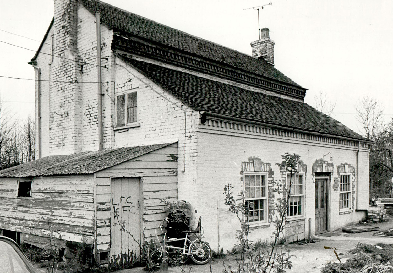 Former New Inn viewed from the road in the 1970s. (Michael Handford)