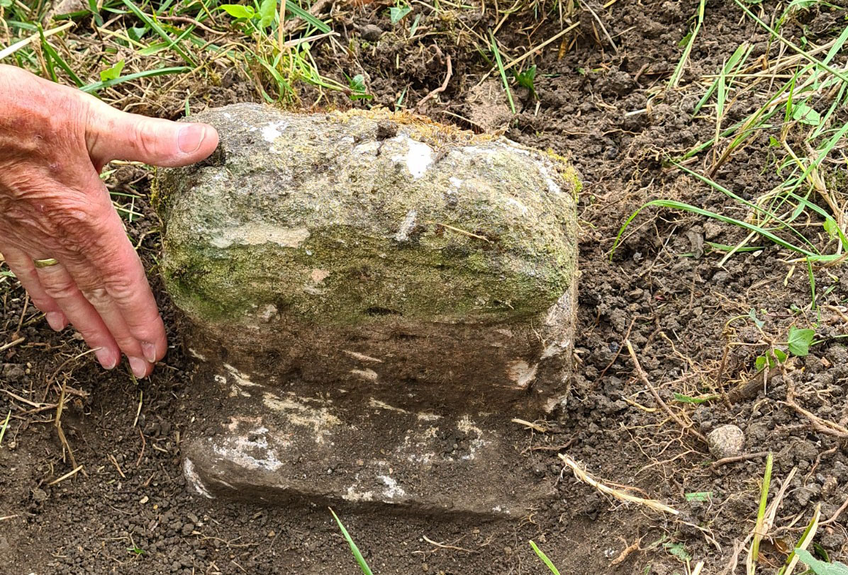 Newtown Lock boundary stone (Andrew Franks)