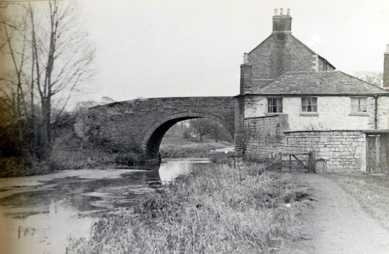 Nutshell Bridge and Cottage from the west (Glos Archives K185/1)