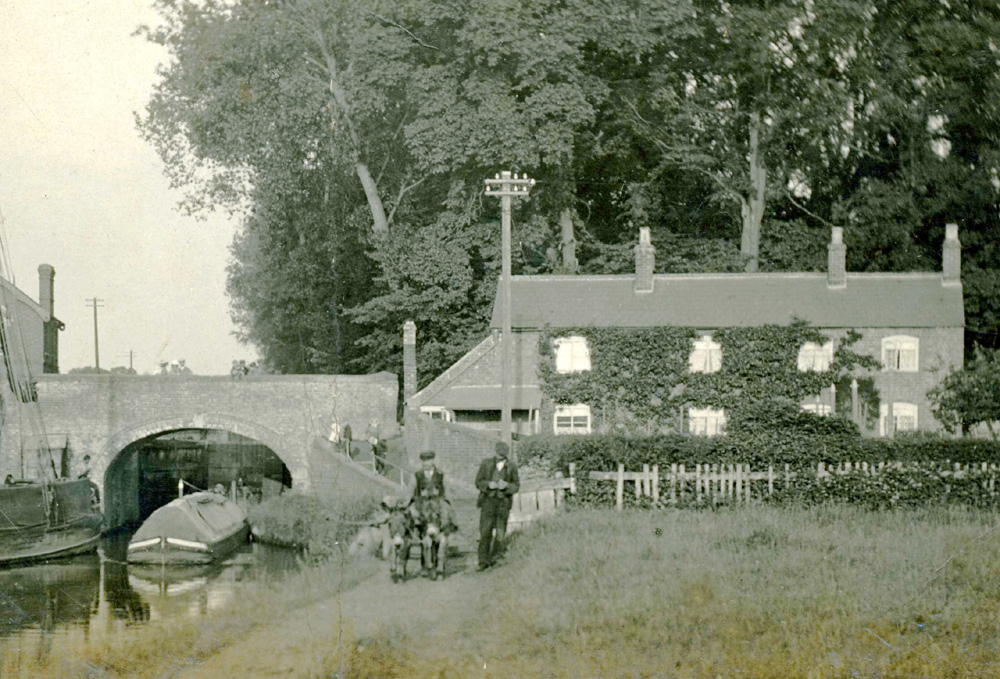 Former Albert Wharf House beside Pike Bridge (Howard Beard)