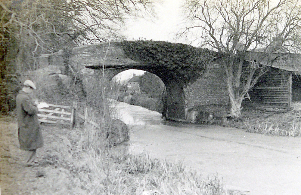 Newtown Roving Bridge 1948 (Glos Arch K185/1)