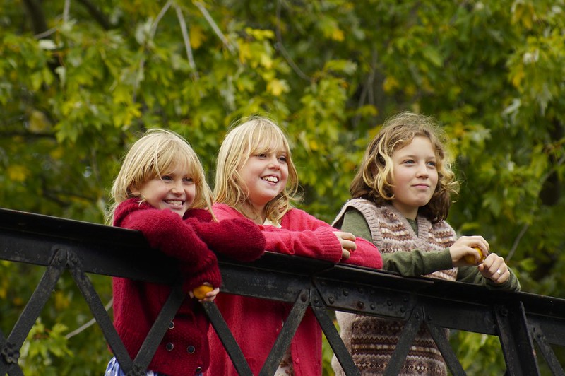 Children with apples on Hilly Orchard Bridge
(Blue Shand, Juno Shand & Sophia Zeal)